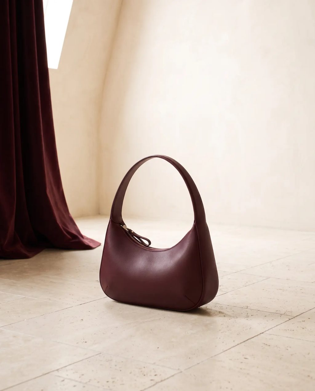 Editorial inspiration: a burgundy curved leather shoulder bag